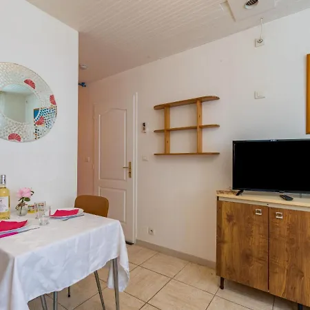 Apartment Studio Le Grec By Interhome